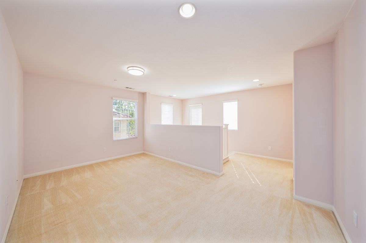 372 Cardinal Ln - Photo 5 of 30