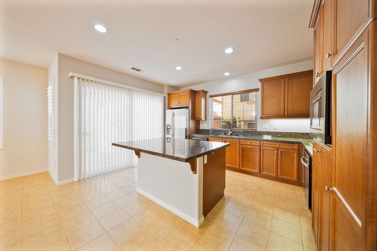 372 Cardinal Ln - Photo 6 of 30