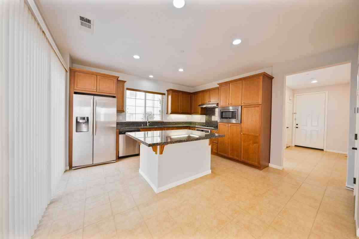 372 Cardinal Ln - Photo 7 of 30