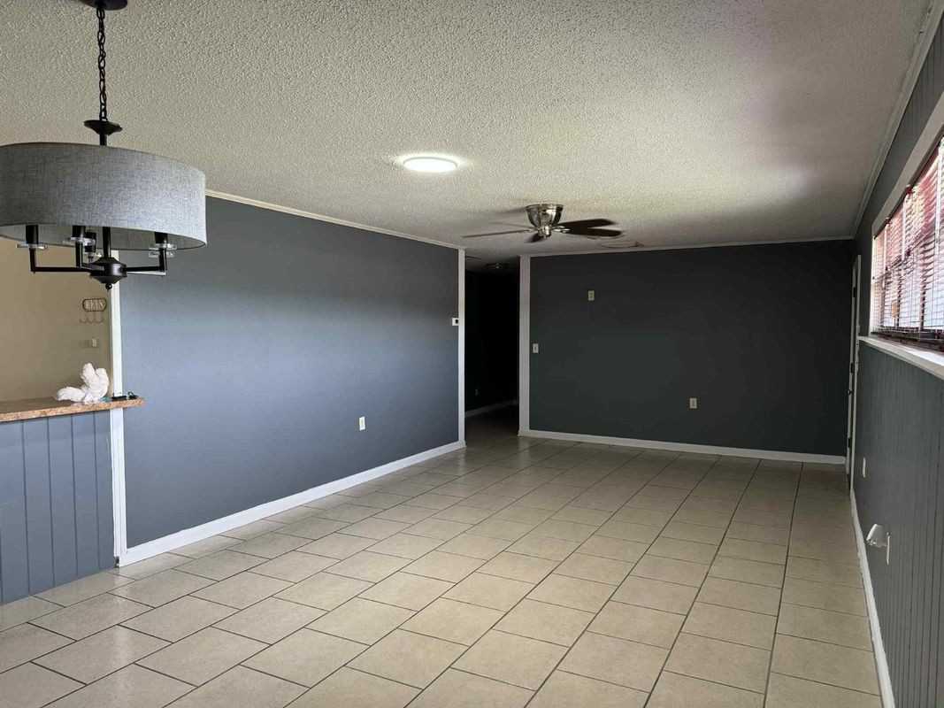 188 Nw Burk Ave - Photo 3 of 17