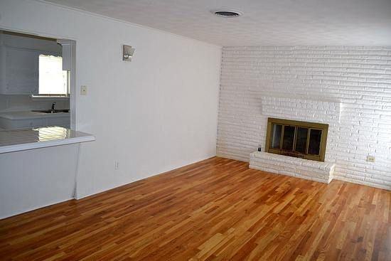 2528 Saint Francis Ave - Photo 2 of 11