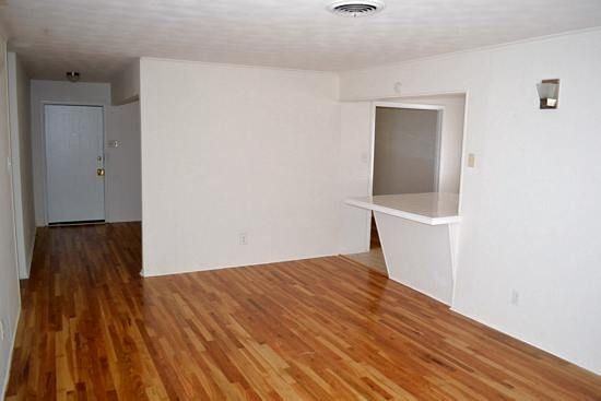 2528 Saint Francis Ave - Photo 3 of 11