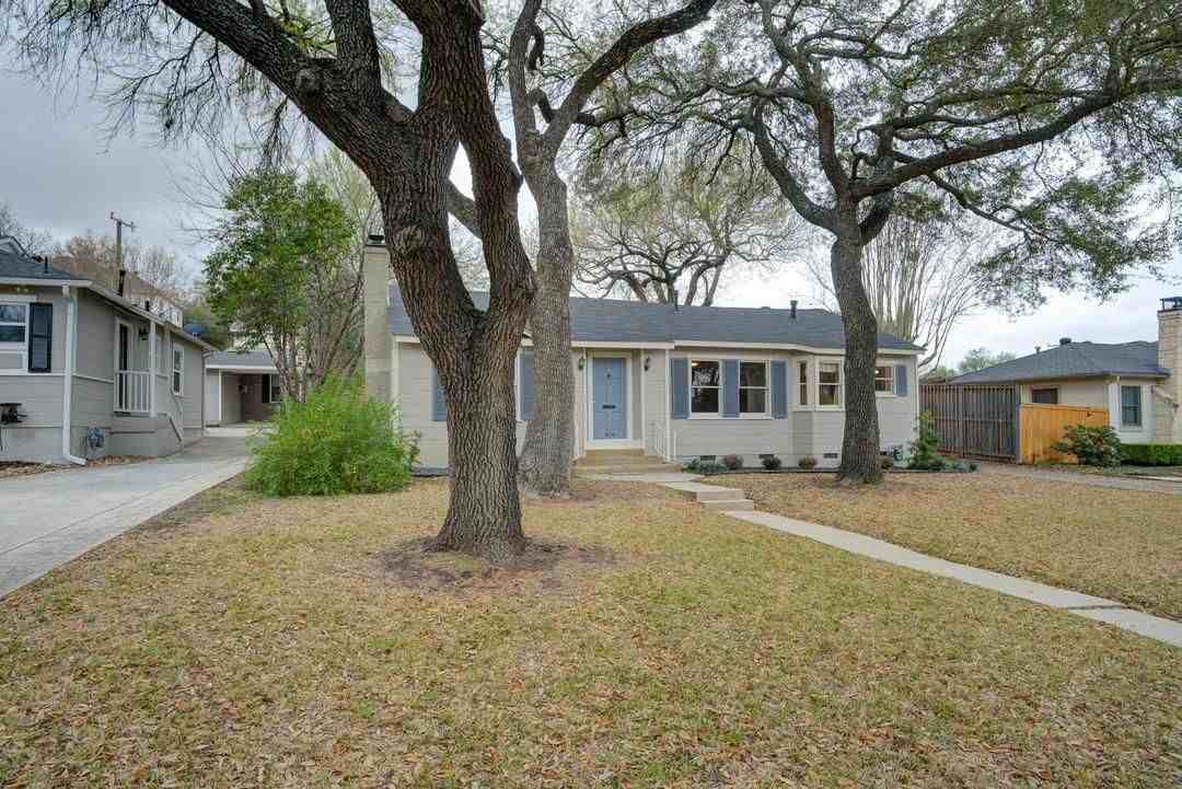 426 Garraty Rd - Photo 2 of 32