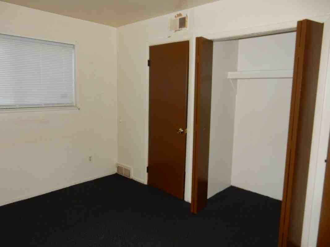 5110 Maple St - Photo 7 of 15