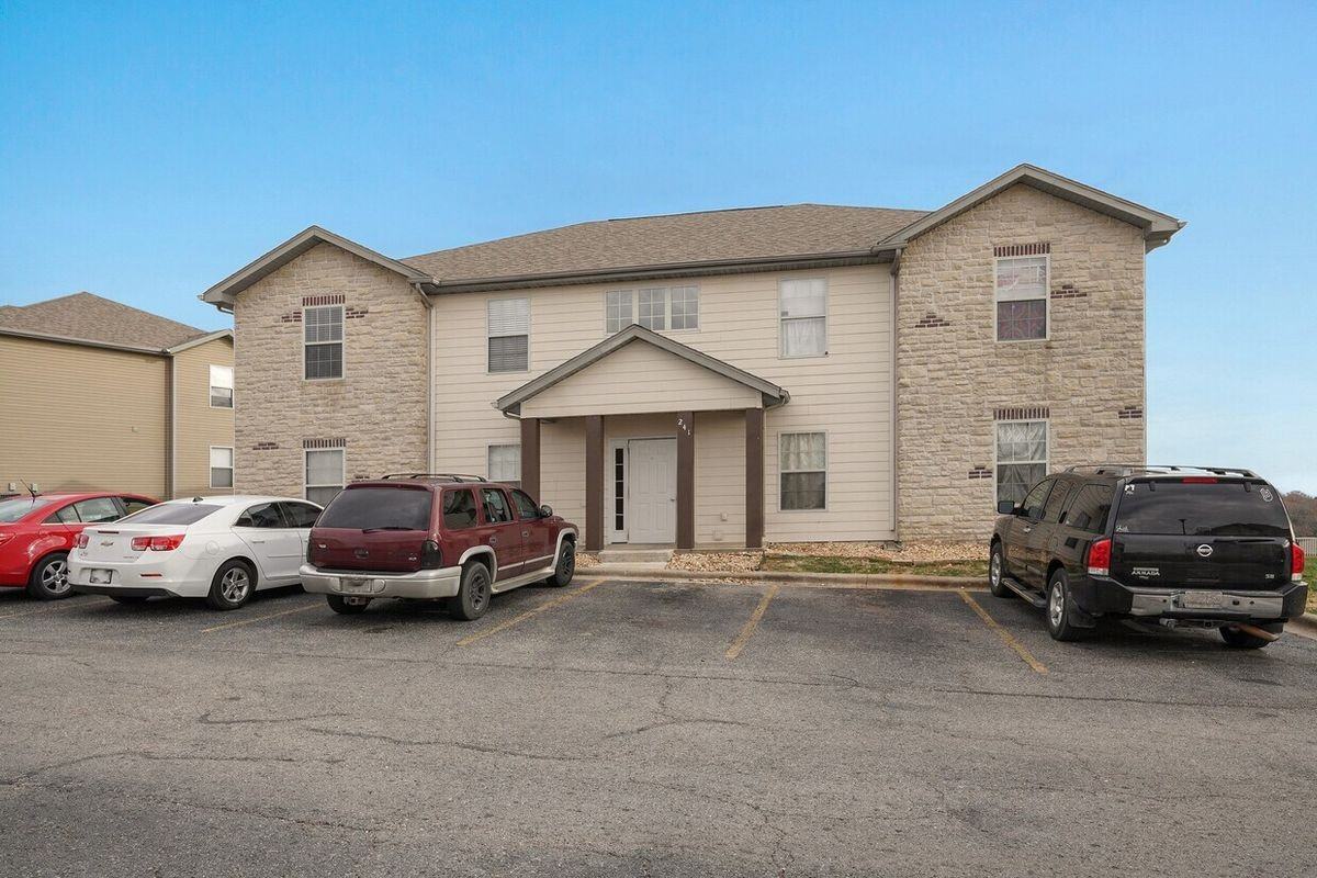 241 Toni Ln ##B - Photo 2 of 3