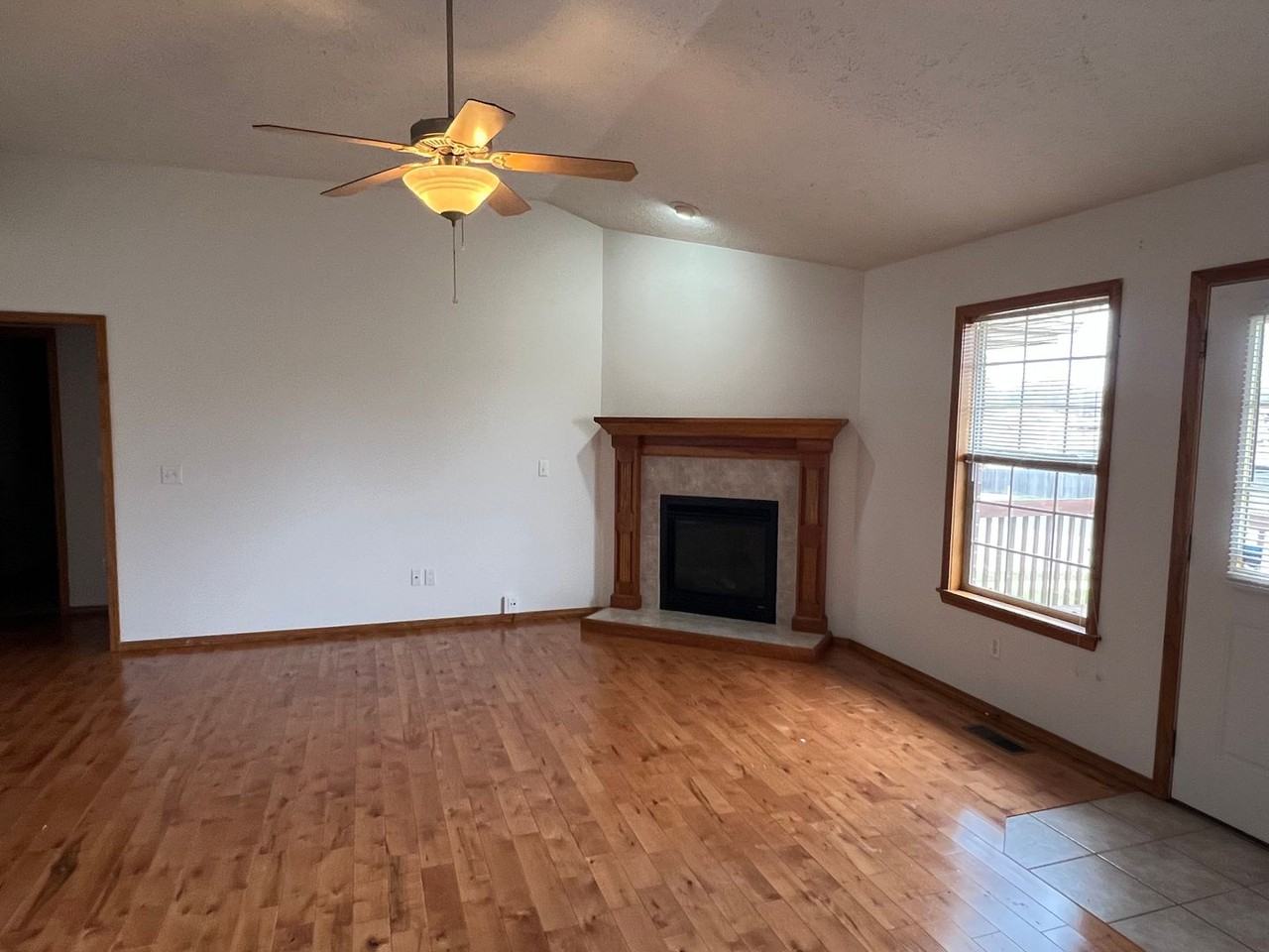 414 S Michelle Ave - Photo 2 of 14