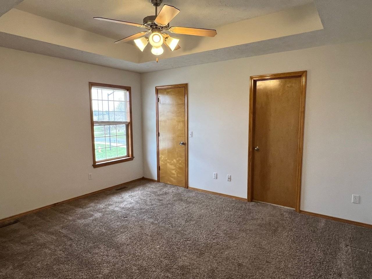 414 S Michelle Ave - Photo 5 of 14