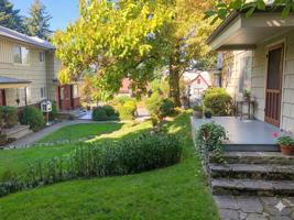 featured image of 6634 E Burnside St