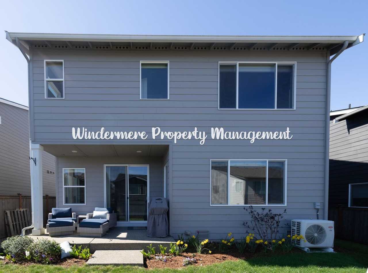 4441 Hibiscus Cir Sw - Photo 3 of 25