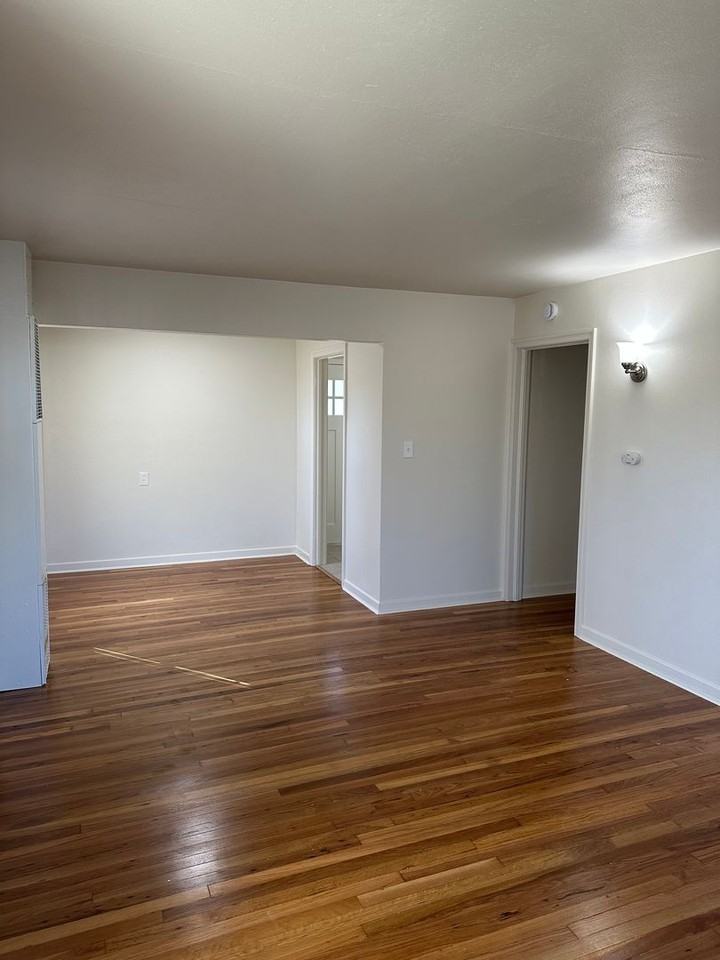 901 11th Ave Sw - Photo 3 of 8