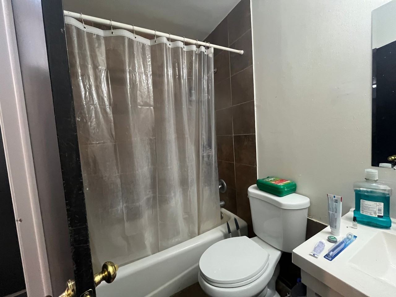 1576 N. Warren Ave. - Photo 4 of 17