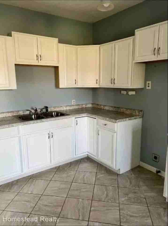 1834 10th St - Photo 3 of 10