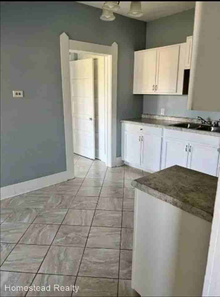 1834 10th St - Photo 4 of 10