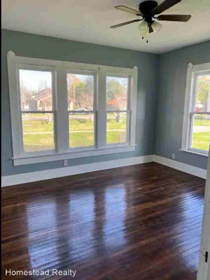 1834 10th St - Photo 5 of 10