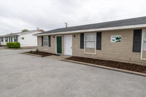 featured image of 708 W Cunningham Dr #3