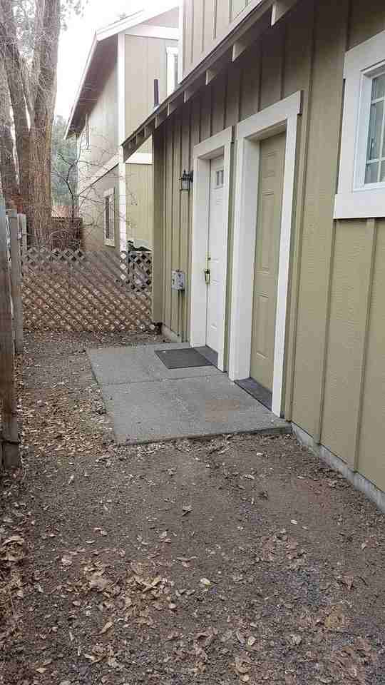 162 Se Mckinley Ave #A - Photo 2 of 14