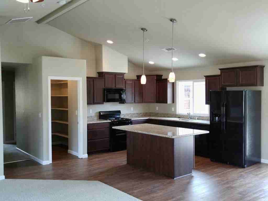 7172 Landcaster Ct - Photo 5 of 17