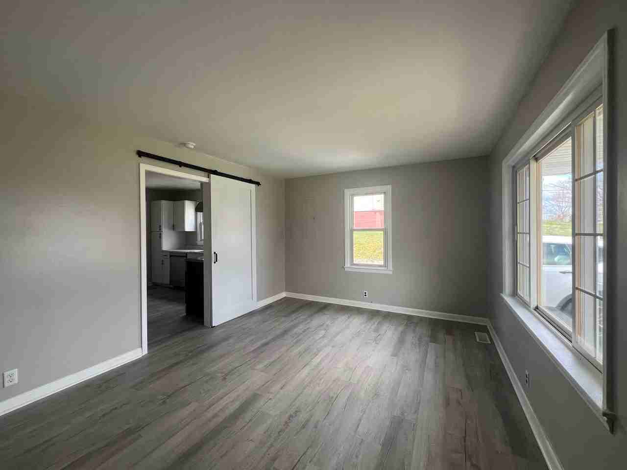 1005 N Barton St - Photo 3 of 14