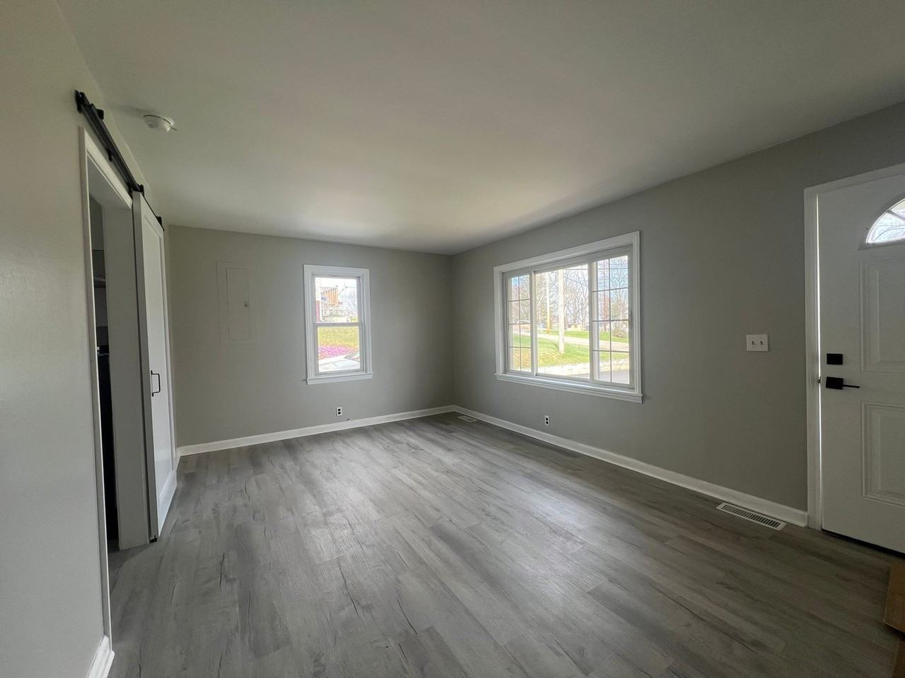 1005 N Barton St - Photo 4 of 14