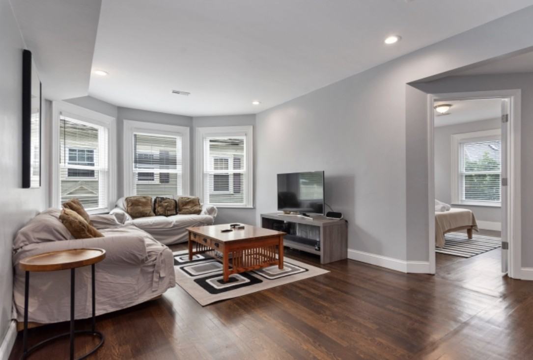 7 Abbotsford St #2 - Photo 4 of 5