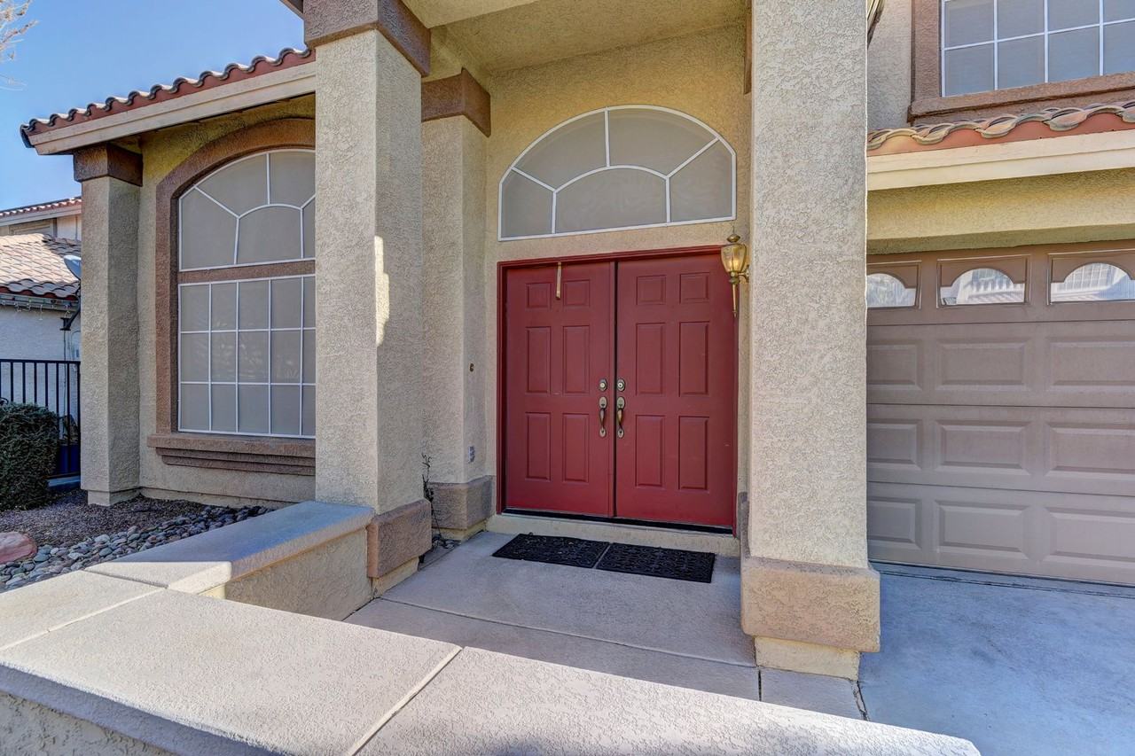 3920 Larkcrest St - Photo 2 of 24