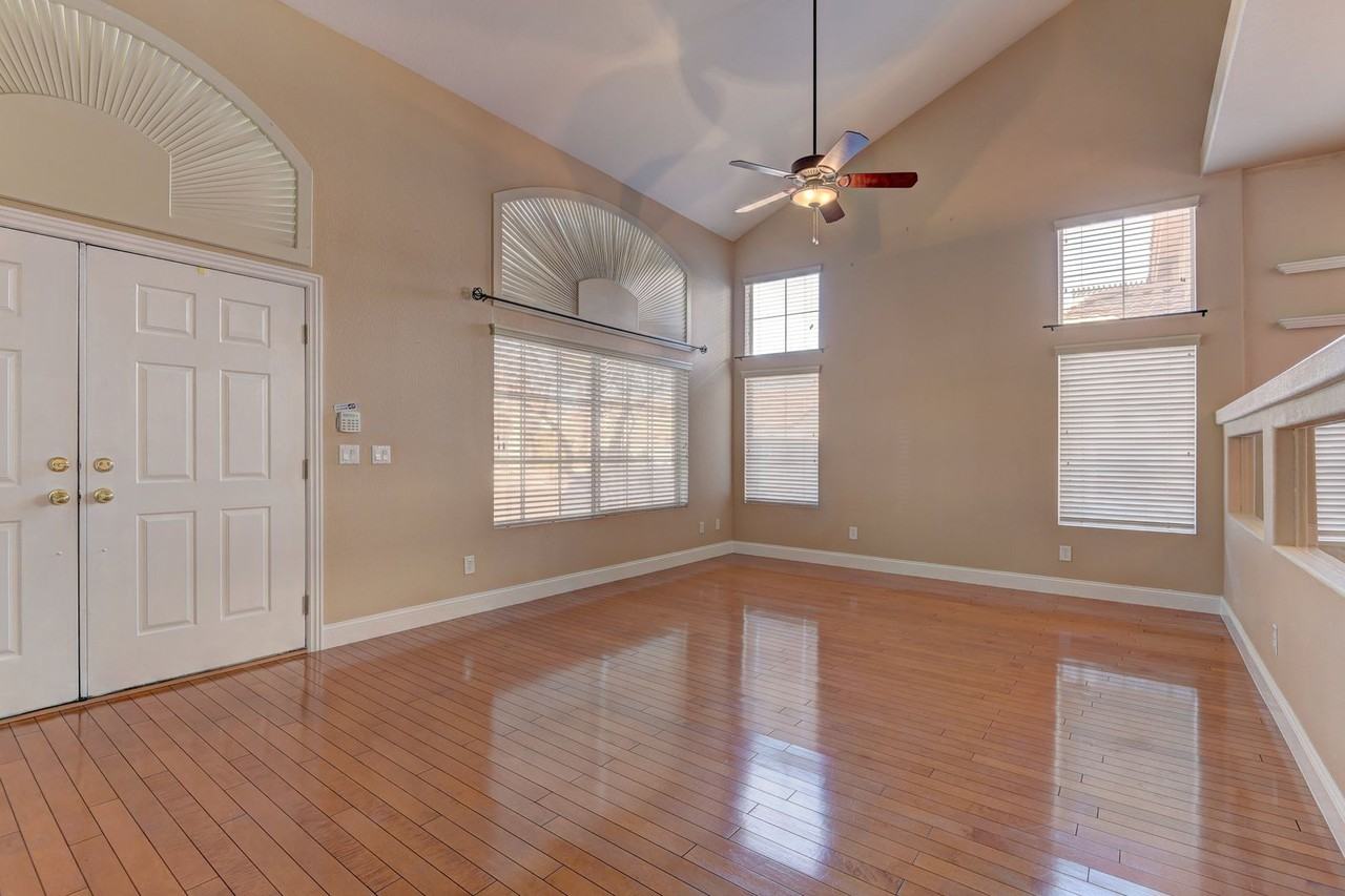 3920 Larkcrest St - Photo 4 of 24