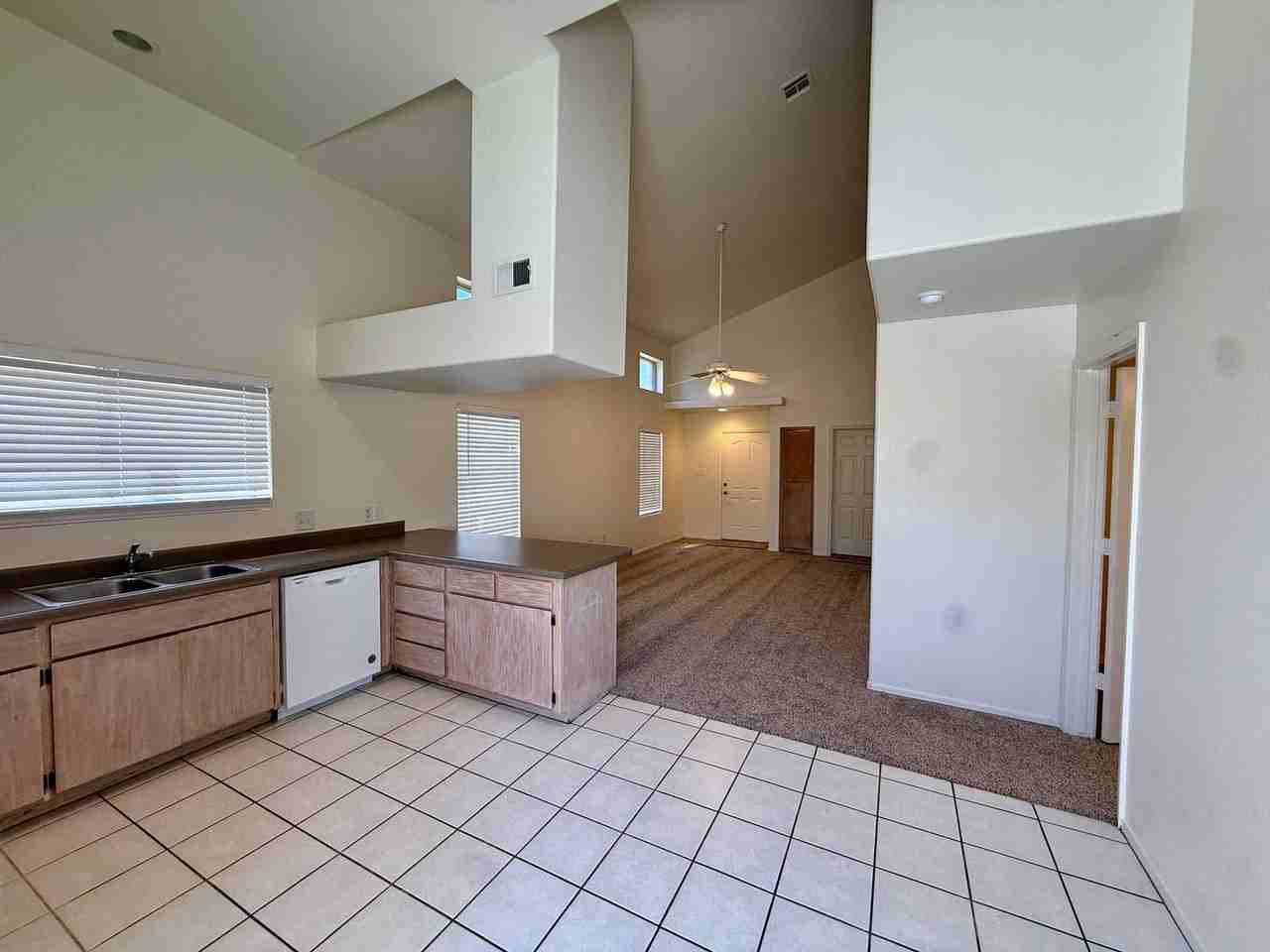 10707 S Calle Raquel - Photo 4 of 18