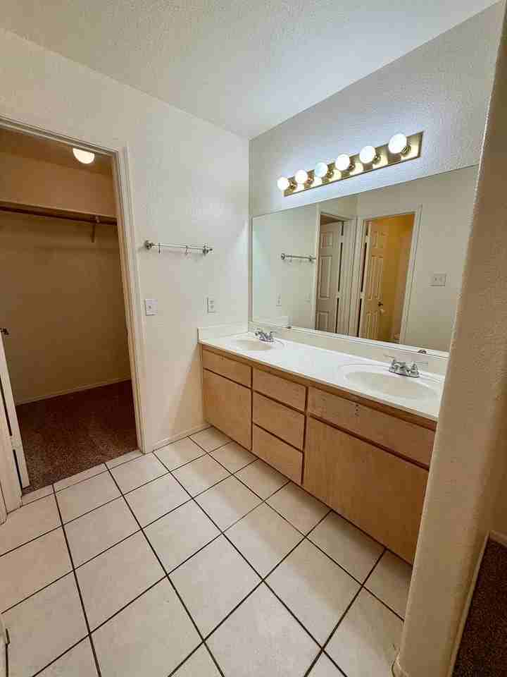 10707 S Calle Raquel - Photo 7 of 18