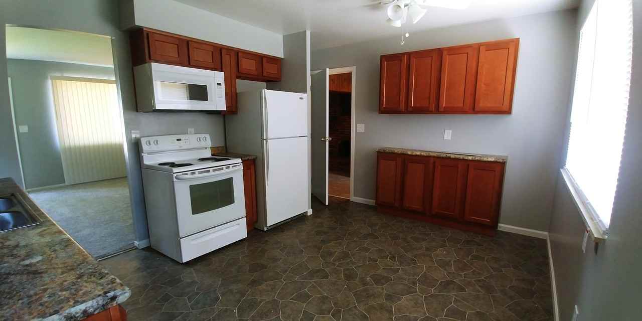 2119 Sevenhills Dr - Photo 3 of 13