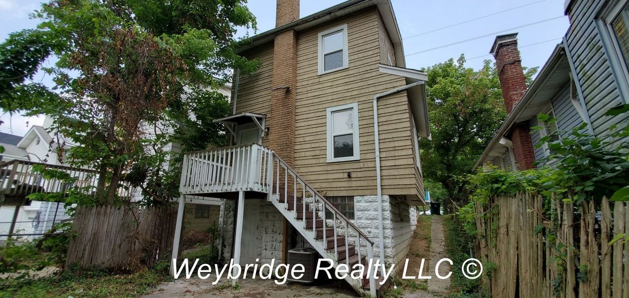 713 Woodlawn Ave - Photo 2 of 25