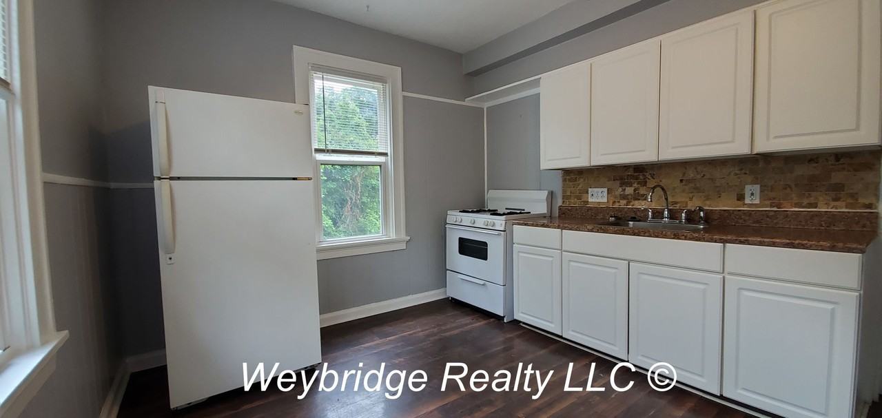 713 Woodlawn Ave - Photo 5 of 25