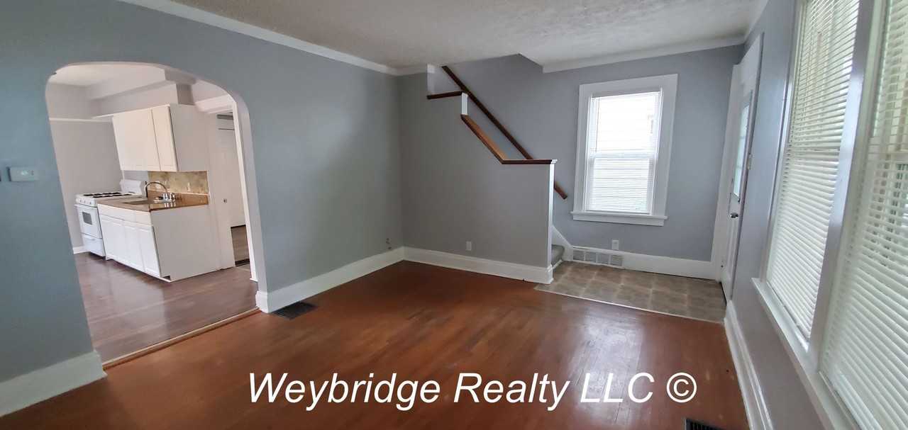 713 Woodlawn Ave - Photo 6 of 25