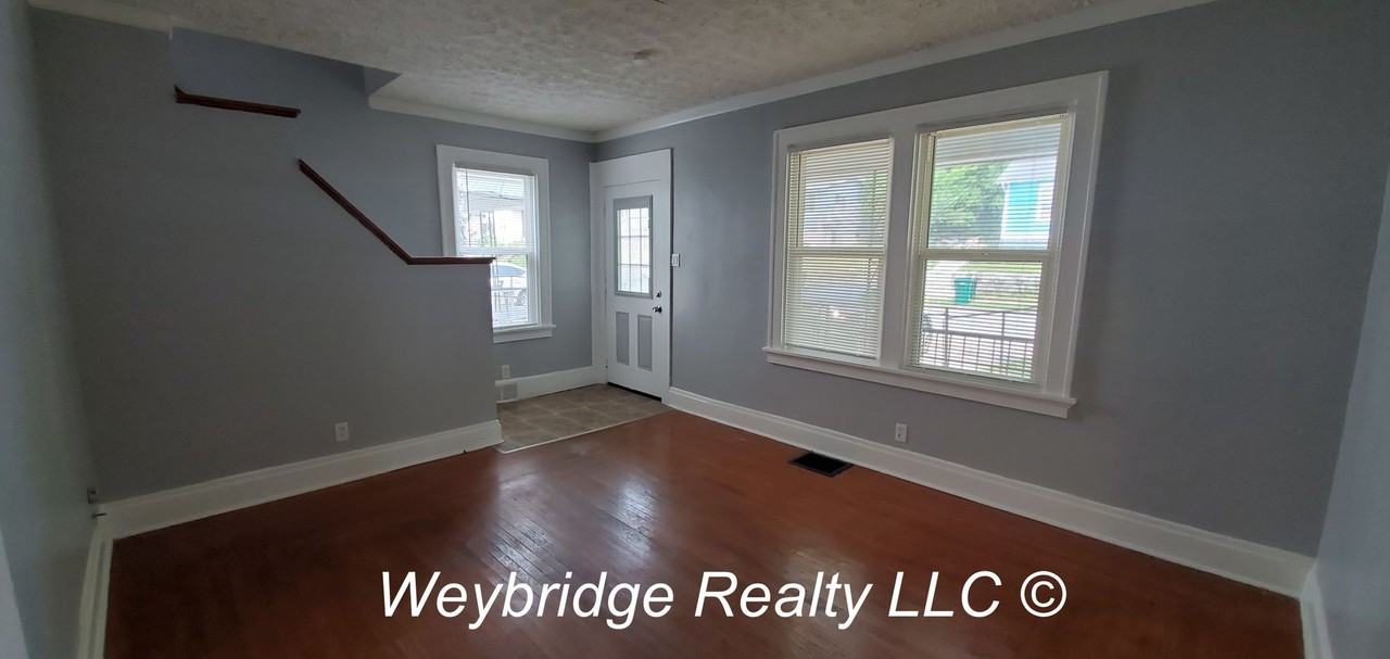 713 Woodlawn Ave - Photo 7 of 25