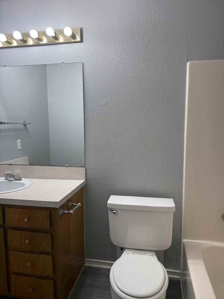 117 Solon Rd - Photo 5 of 12