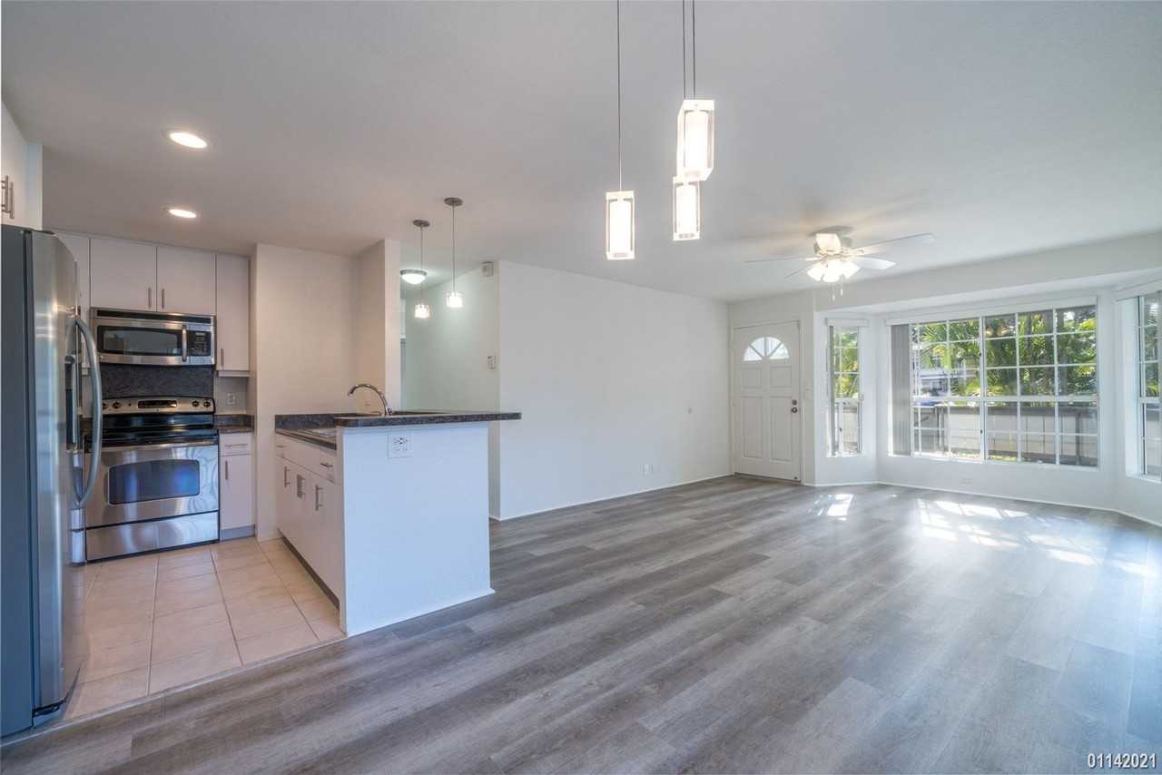 239 Mananai Pl Apt E - Photo 2 of 24