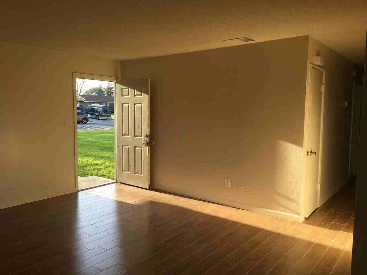 3405 Rosemary Ln - Photo 3 of 25