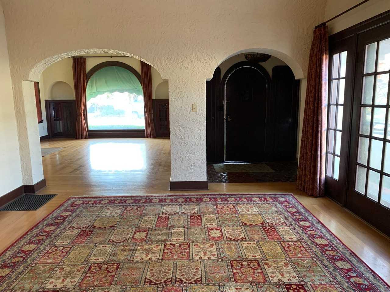 1214 Sierra Ave - Photo 3 of 11