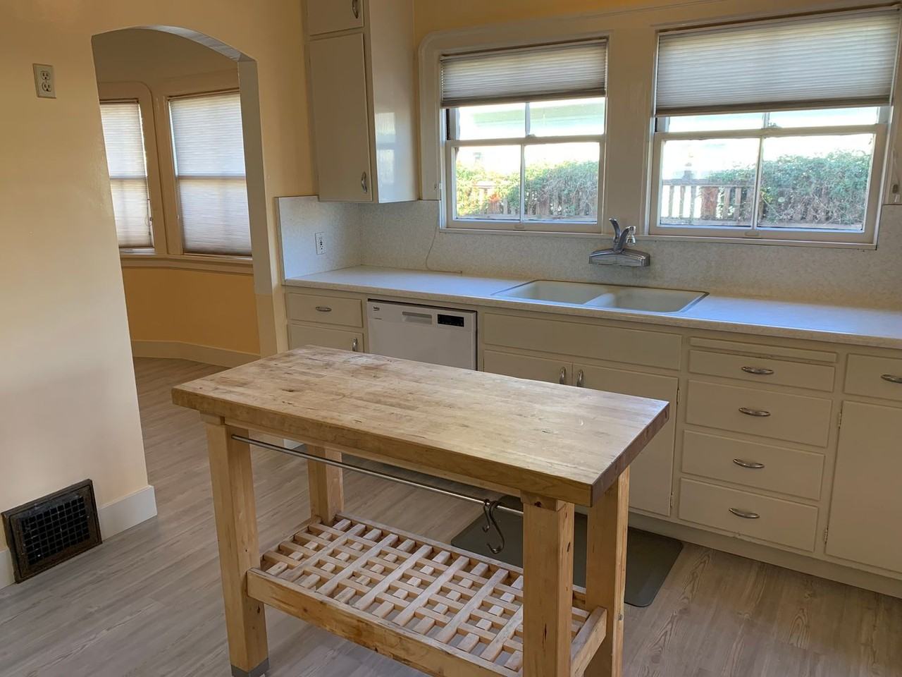 1214 Sierra Ave - Photo 5 of 11