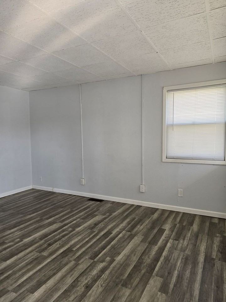 1032 S Wisconsin Ave - Photo 3 of 8