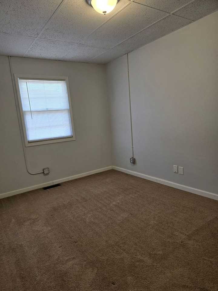 1032 S Wisconsin Ave - Photo 6 of 8