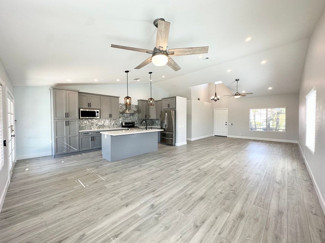 78795 Birchcrest Cir - Photo 3 of 34