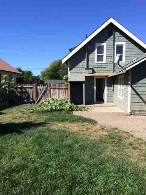 1106 N B St - Photo 2 of 24