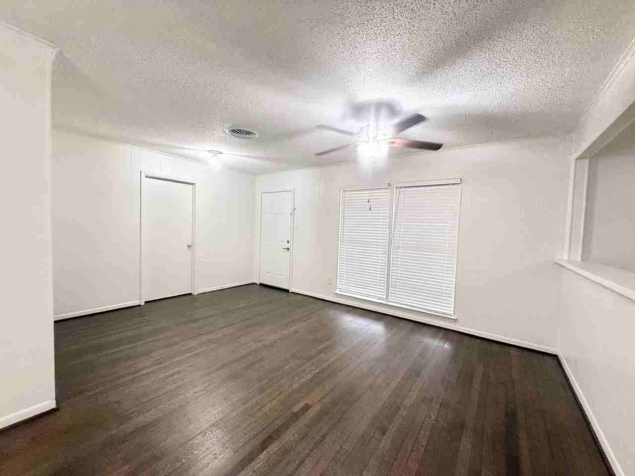 523 Wisteria St - Photo 2 of 27