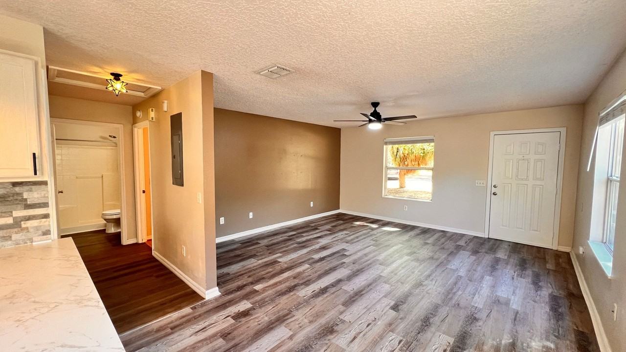 436 Jennifer Ln - Photo 5 of 31