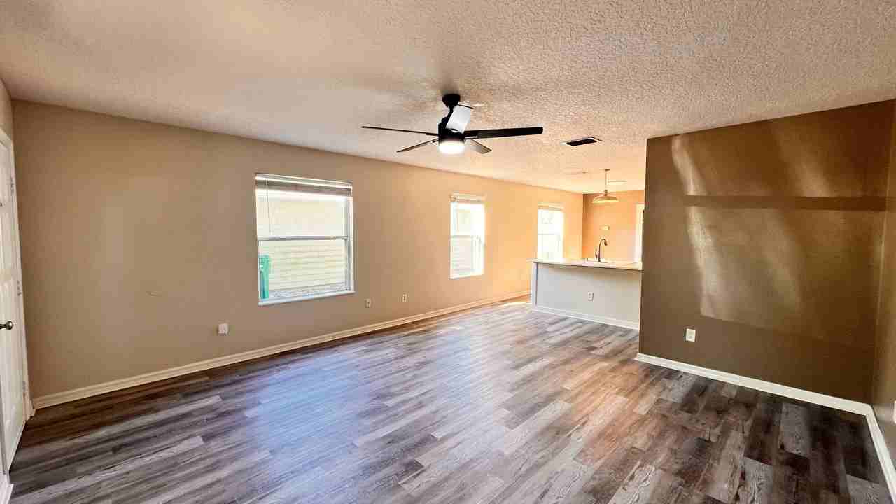 436 Jennifer Ln - Photo 7 of 31