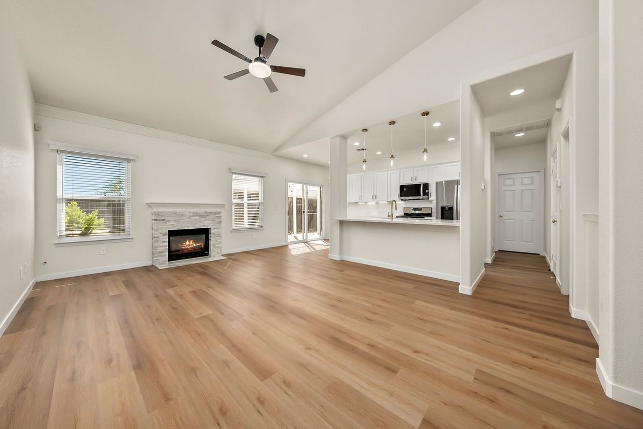 4216 Timothy Ln - Photo 3 of 18