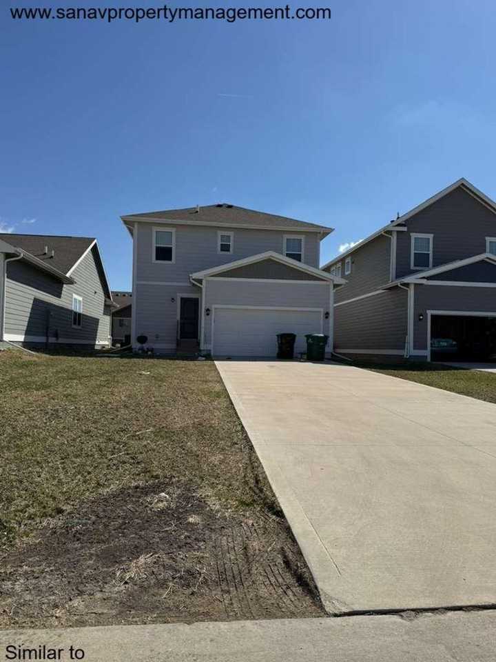 2314 Sw Plaza Pkwy - Photo 2 of 15