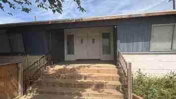 featured image of 1000 E Hosking Ave