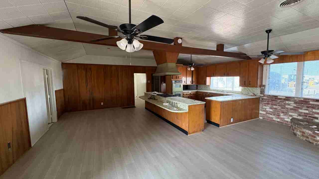 1000 E Hosking Ave - Photo 4 of 8