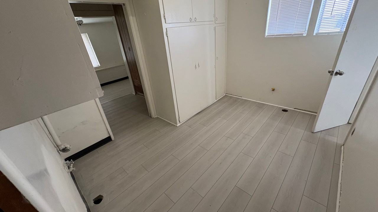 1000 E Hosking Ave - Photo 2 of 11